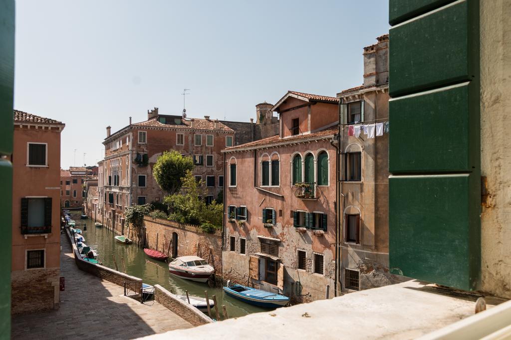 7 Windows On Venecia Exterior foto